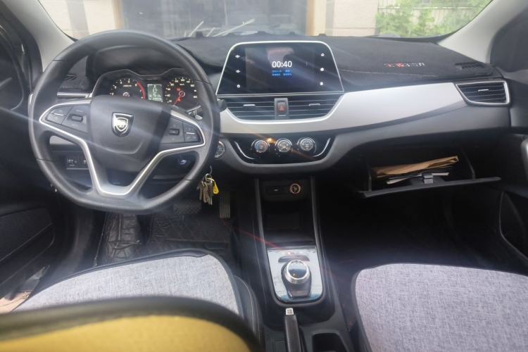 Used Baojun 310W 2018 1.5L Automatic Fashion Version China V Emission Standard Center Console