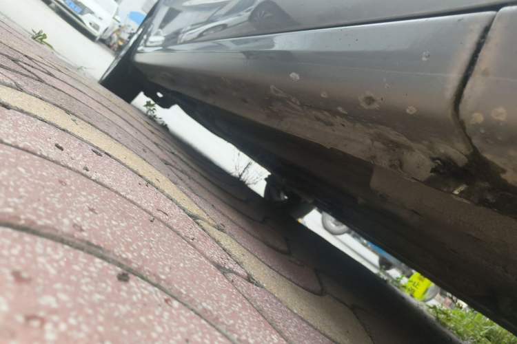 Used Baojun 310W 2018 1.5L Automatic Fashion Version China V Emission Standard Chassis Front Right