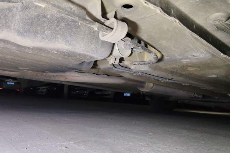 Used Baojun 310W 2018 1.5L Automatic Luxury Version China VI Emission Standard Chassis Rear Right