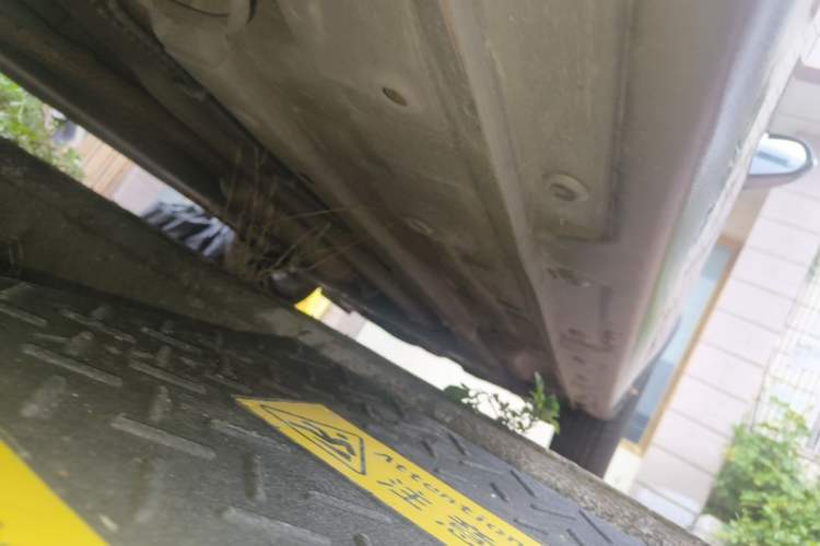 Used Baojun 310W 2018 1.5L Automatic Fashion Version China V Emission Standard Chassis Rear Right