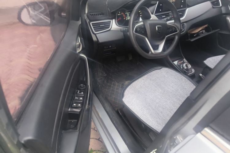 Used Baojun 310W 2018 1.5L Automatic Fashion Version China V Emission Standard Driver Seat