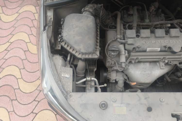 Used Baojun 310W 2018 1.5L Automatic Fashion Version China V Emission Standard Engine Bay Right