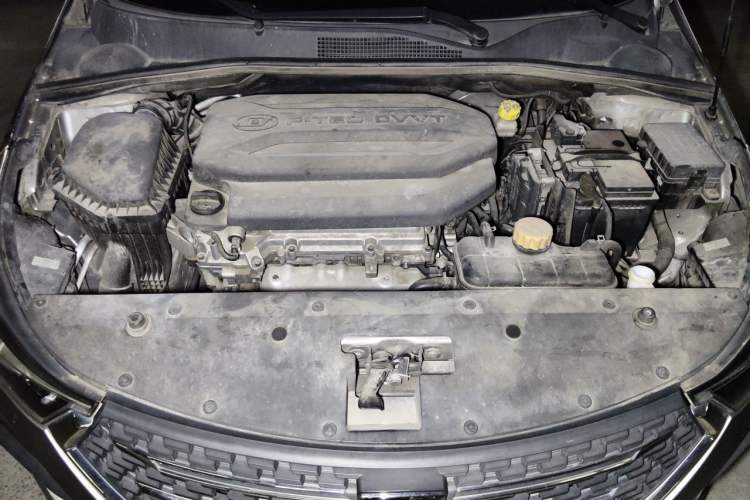 Used Baojun 310W 2018 1.5L Automatic Luxury Version China VI Emission Standard Engine Bay