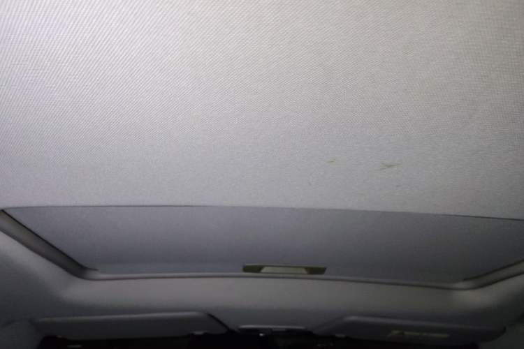 Used Baojun 310W 2018 1.5L Automatic Luxury Version China VI Emission Standard Headliner