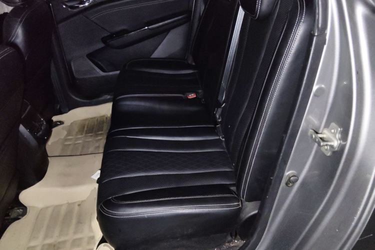 Used Baojun 310W 2018 1.5L Automatic Luxury Version China VI Emission Standard Left Rear Seat