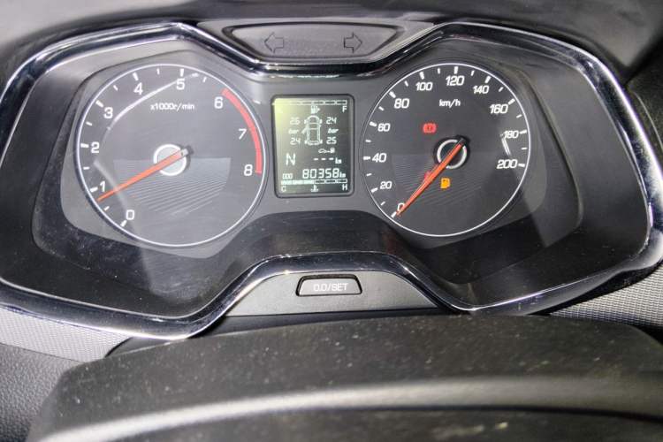 Used Baojun 310W 2018 1.5L Automatic Luxury Version China VI Emission Standard Odometer Close Up