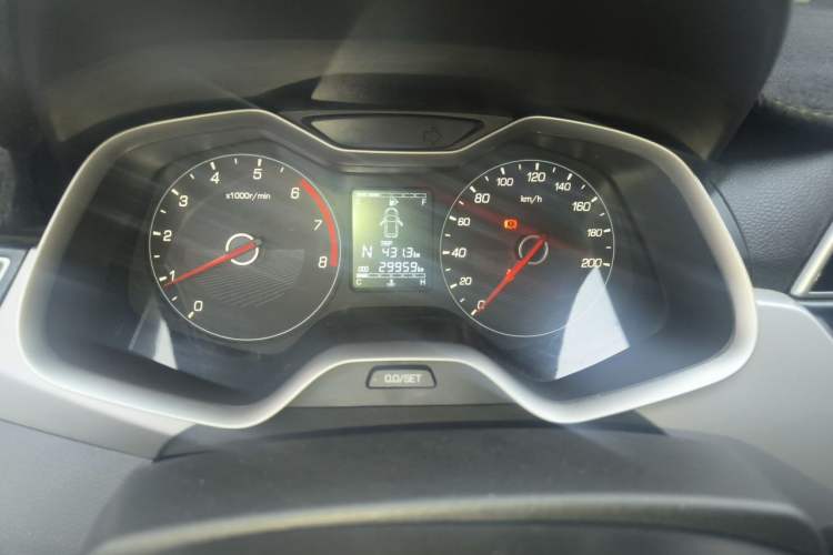 Used Baojun 310W 2018 1.5L Automatic Fashion Version China V Emission Standard Odometer Close Up