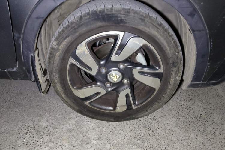 Used Baojun 310W 2018 1.5L Automatic Luxury Version China VI Emission Standard Right Front Wheel Hub