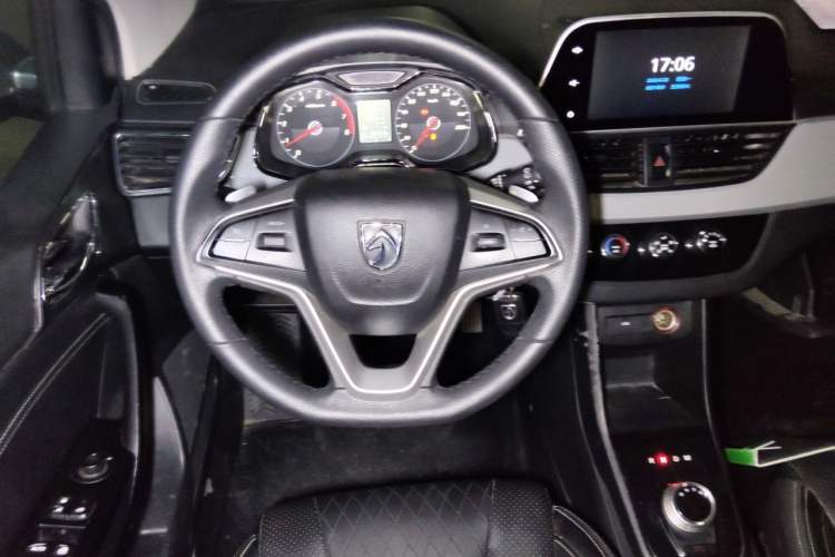 Used Baojun 310W 2018 1.5L Automatic Luxury Version China VI Emission Standard Steering Wheel