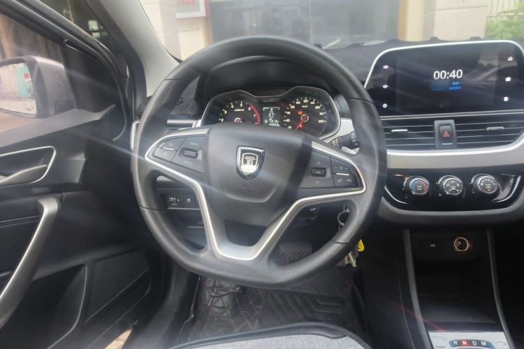 Used Baojun 310W 2018 1.5L Automatic Fashion Version China V Emission Standard Steering Wheel