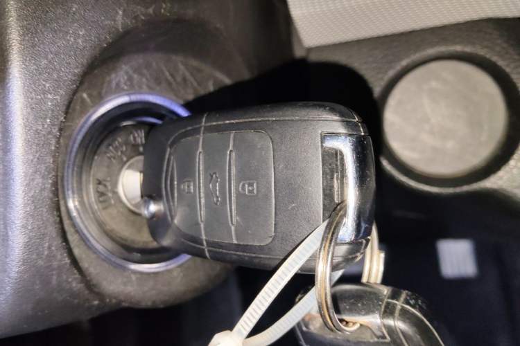Used Baojun 310W 2018 1.5L Automatic Luxury Version China VI Emission Standard Vehicle Key