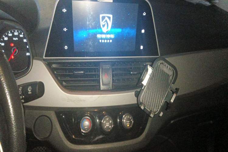 Used Baojun 310W 2018 1.5L Automatic Fashion Edition China VI Audio And AC Panel