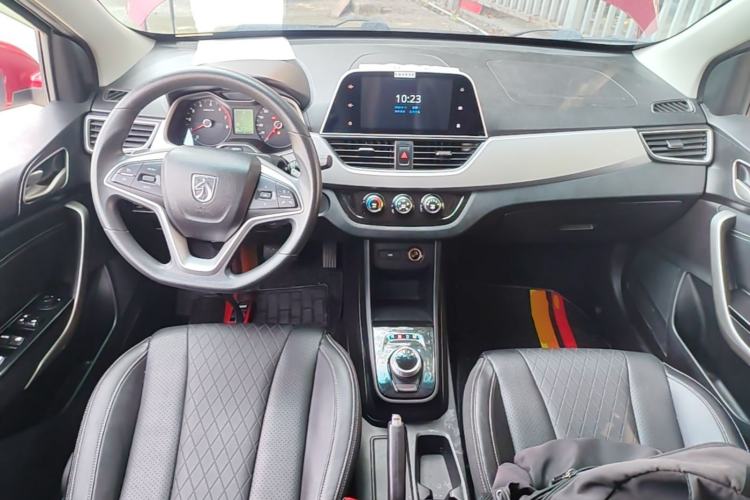 Used Baojun 310W 2018 1.5L Automatic Fashion Version China V Emission Standard Center Console