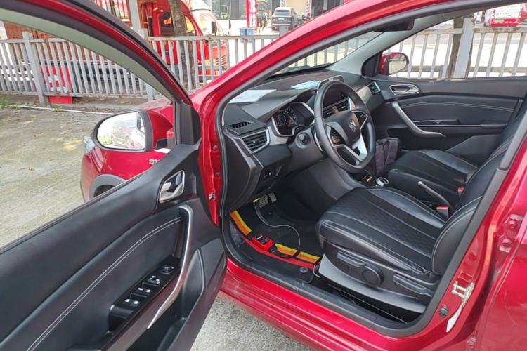 Used Baojun 310W 2018 1.5L Automatic Fashion Version China V Emission Standard Driver Seat