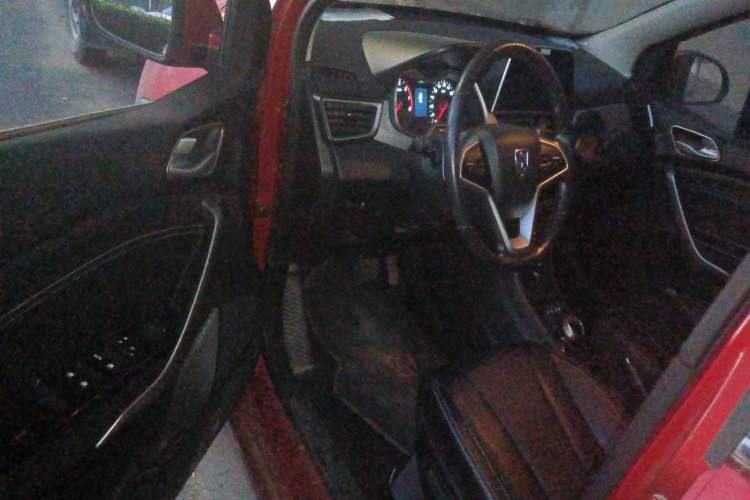 Used Baojun 310W 2018 1.5L Automatic Fashion Edition China VI Driver Seat