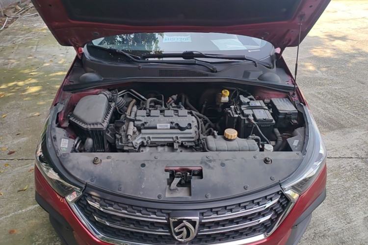 Used Baojun 310W 2018 1.5L Automatic Fashion Version China V Emission Standard Engine Bay