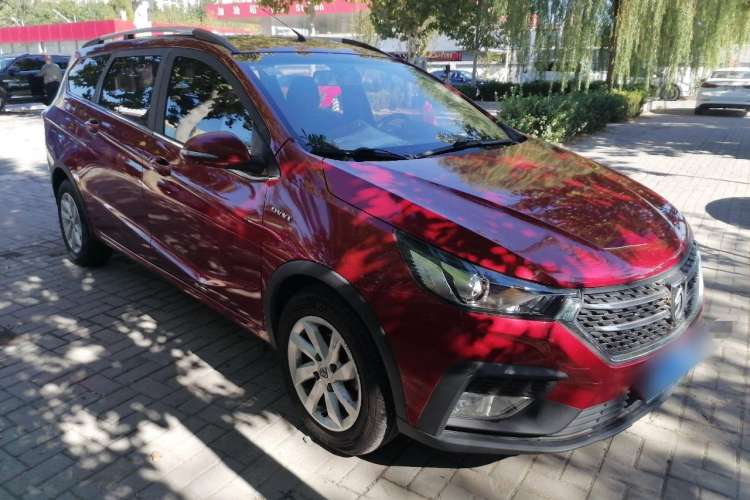 Used Baojun 310W 2018 1.5L Automatic Fashion Edition China VI Front Right 45 Deg