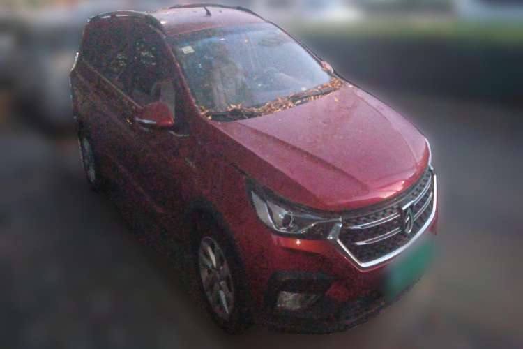 Used Baojun 310W 2018 1.5L Automatic Fashion Edition China VI Front Right 45 Deg