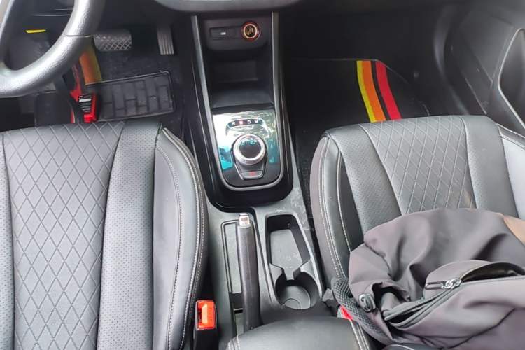 Used Baojun 310W 2018 1.5L Automatic Fashion Version China V Emission Standard Gear Lever