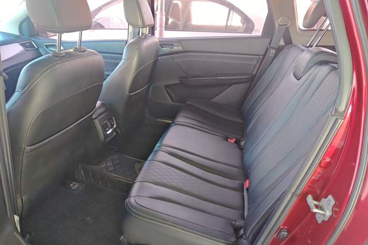 Used Baojun 310W 2018 1.5L Automatic Fashion Version China V Emission Standard Interior 1