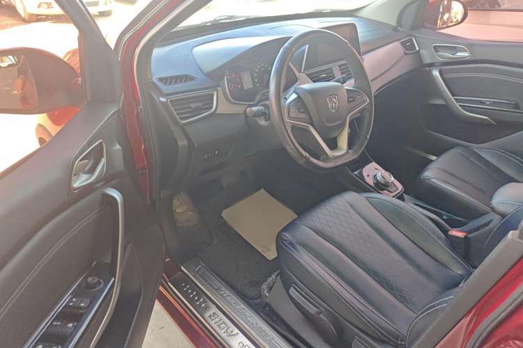 Used Baojun 310W 2018 1.5L Automatic Fashion Version China V Emission Standard Interior 2