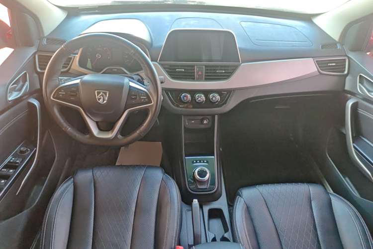 Used Baojun 310W 2018 1.5L Automatic Fashion Version China V Emission Standard Interior 3