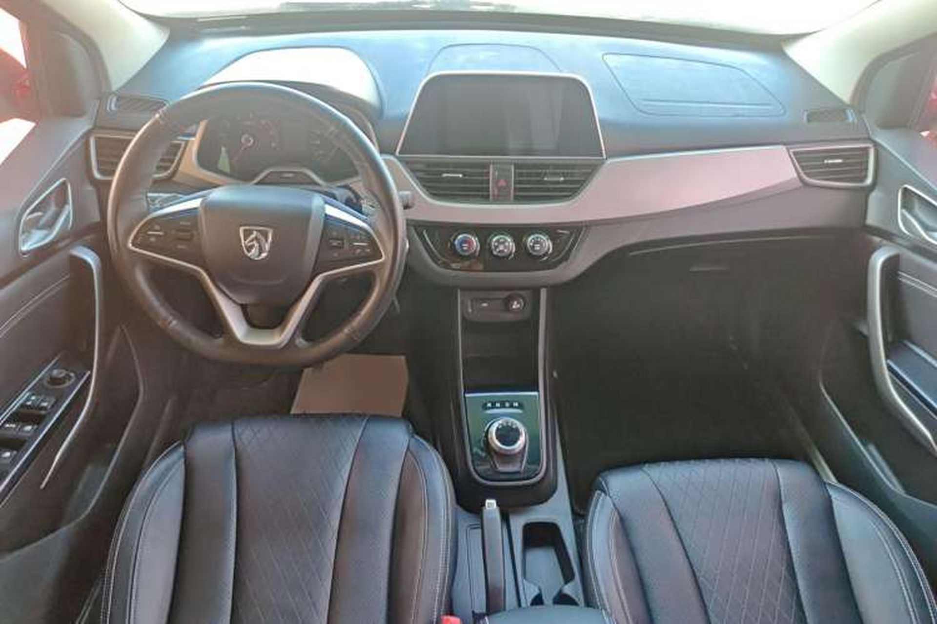 Used Baojun 310W 2018 1.5L Automatic Fashion Version China V Emission Standard Interior 3