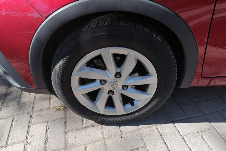 Used Baojun 310W 2018 1.5L Automatic Fashion Edition China VI Left Front Wheel Hub