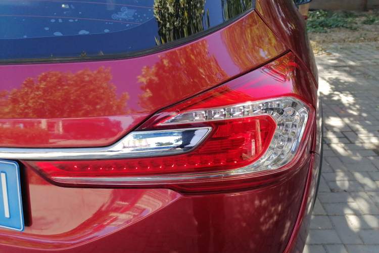 Used Baojun 310W 2018 1.5L Automatic Fashion Edition China VI Right Rear Taillight