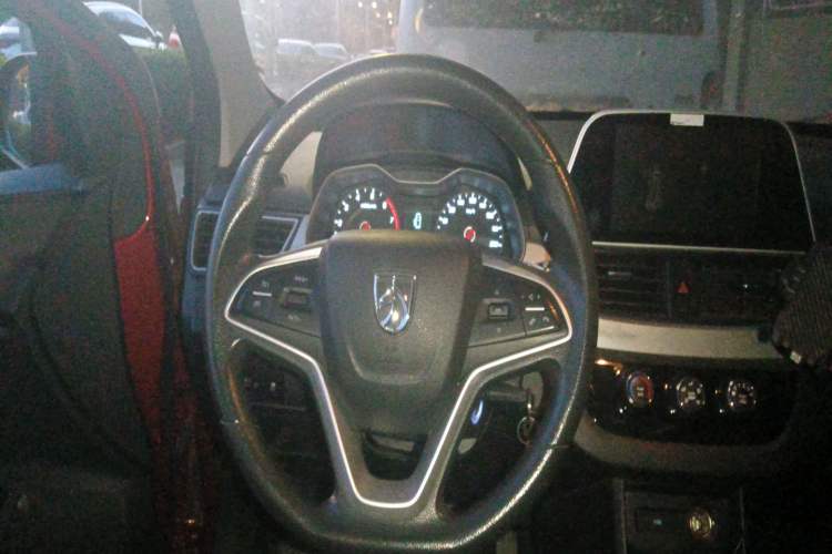 Used Baojun 310W 2018 1.5L Automatic Fashion Edition China VI Steering Wheel