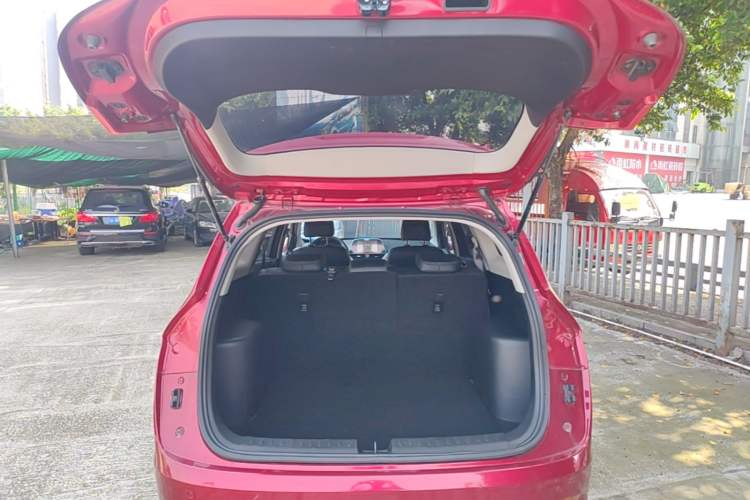 Used Baojun 310W 2018 1.5L Automatic Fashion Version China V Emission Standard Trunk