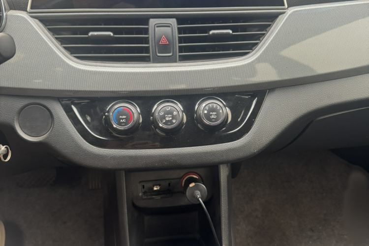 Used Baojun 310W 2018 1.5L Automatic Luxury Version China V Audio And AC Panel