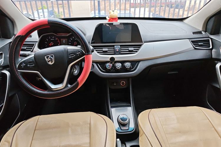 Used Baojun 310W 2018 1.5L Automatic Fashion Version China V Emission Standard Center Console