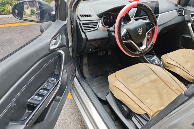 Used Baojun 310W 2018 1.5L Automatic Fashion Version China V Emission Standard Driver Seat