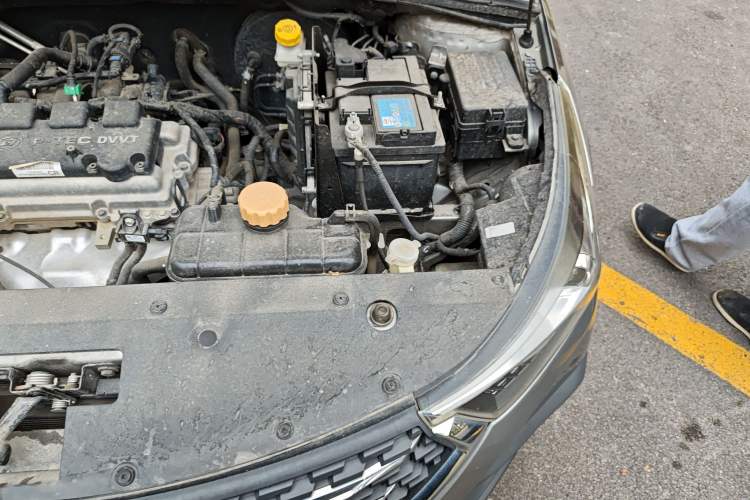 Used Baojun 310W 2018 1.5L Automatic Fashion Version China V Emission Standard Engine Bay Left