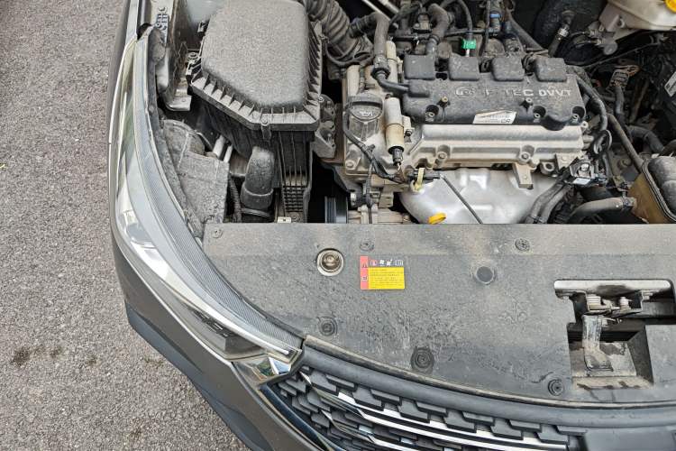 Used Baojun 310W 2018 1.5L Automatic Fashion Version China V Emission Standard Engine Bay Right