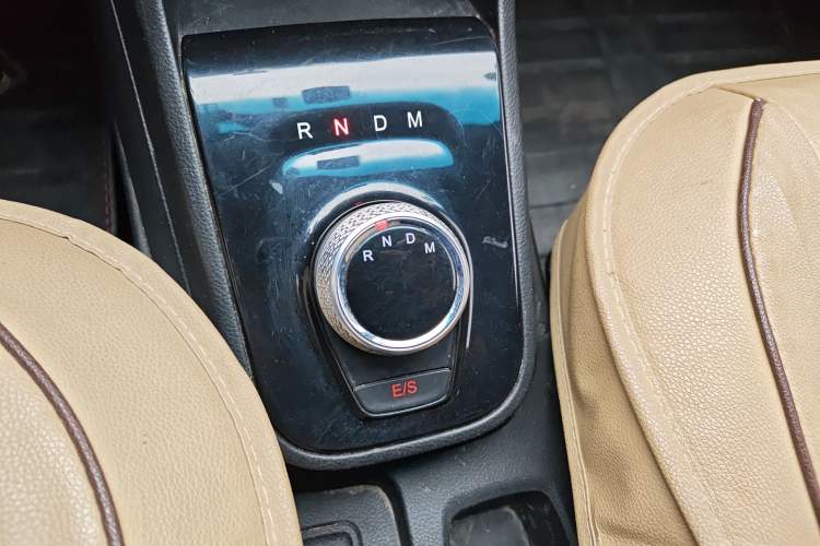 Used Baojun 310W 2018 1.5L Automatic Fashion Version China V Emission Standard Gear Lever