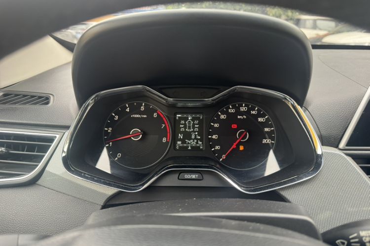 Used Baojun 310W 2018 1.5L Automatic Luxury Version China V Instrument Cluster
