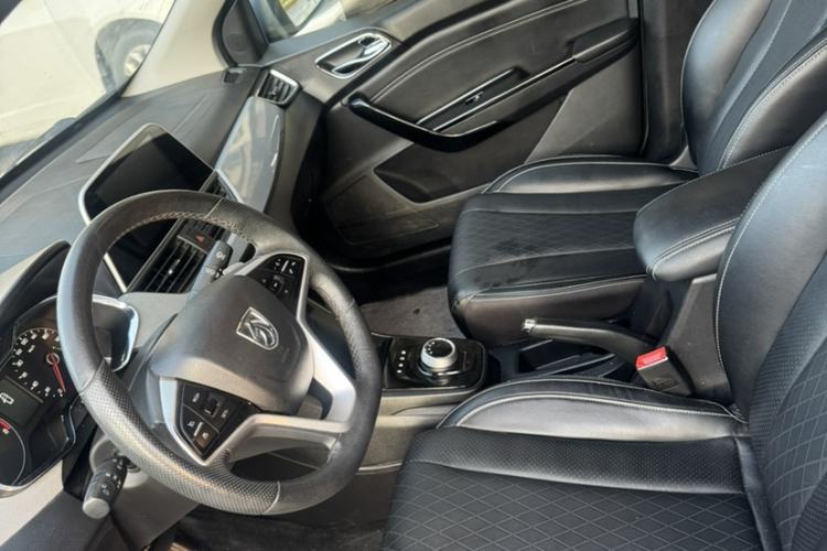 Used Baojun 310W 2018 1.5L Automatic Luxury Version China V Interior 1