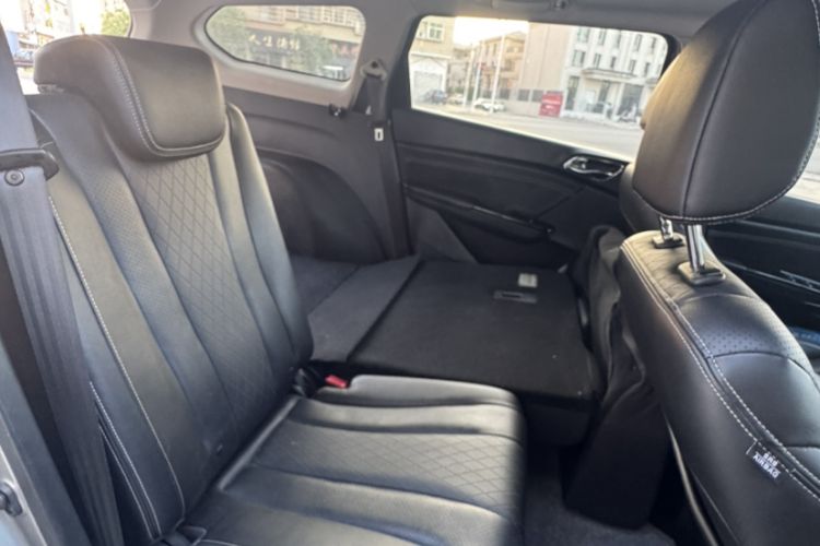 Used Baojun 310W 2018 1.5L Automatic Luxury Version China V Interior 4