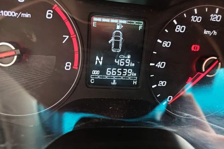Used Baojun 310W 2018 1.5L Automatic Fashion Version China V Emission Standard Odometer Close Up