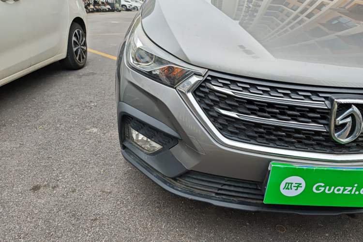 Used Baojun 310W 2018 1.5L Automatic Fashion Version China V Emission Standard Right Front Headlight