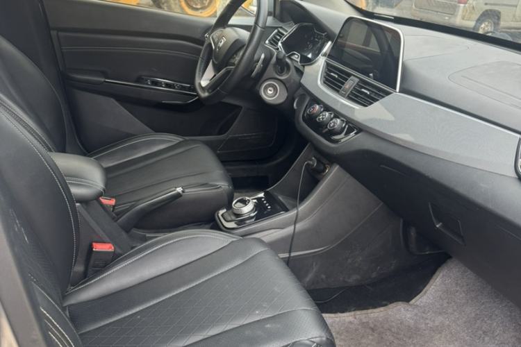 Used Baojun 310W 2018 1.5L Automatic Luxury Version China V Right Front Seat