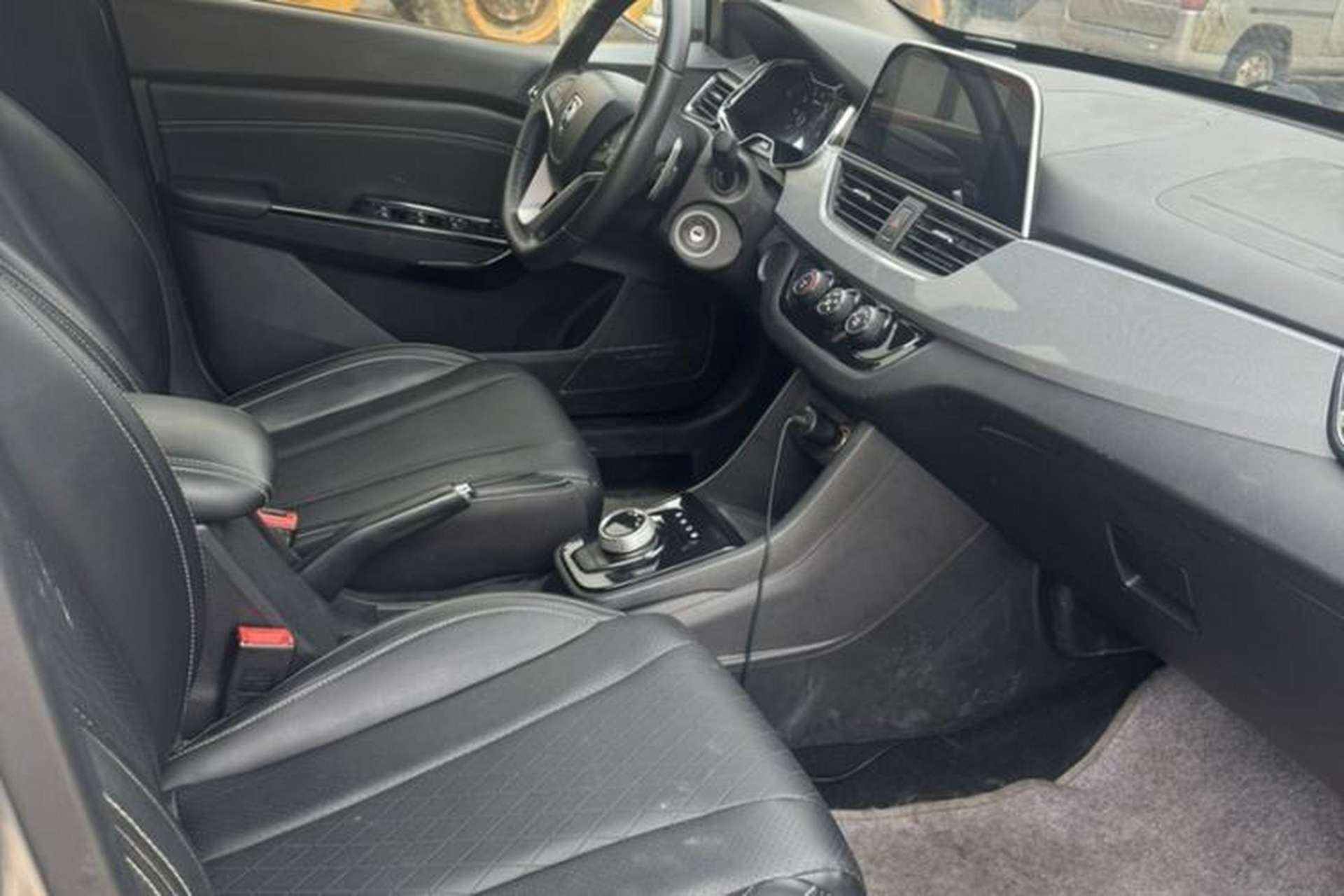 Used Baojun 310W 2018 1.5L Automatic Luxury Version China V Right Front Seat