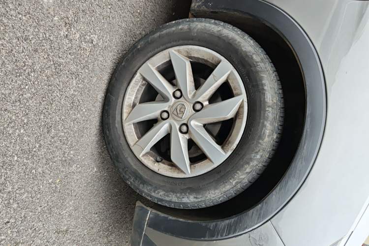 Used Baojun 310W 2018 1.5L Automatic Fashion Version China V Emission Standard Right Front Wheel Hub