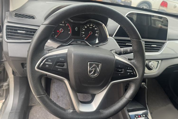 Used Baojun 310W 2018 1.5L Automatic Luxury Version China V Steering Wheel