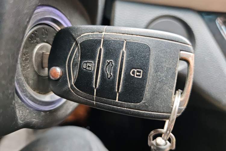 Used Baojun 310W 2018 1.5L Automatic Fashion Version China V Emission Standard Vehicle Key