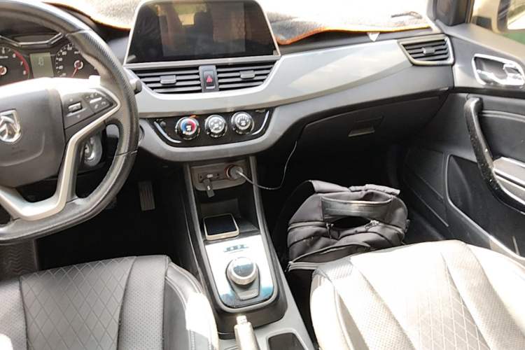 Used Baojun 310W 2018 1.5L Automatic Luxury Version China V Audio And AC Panel