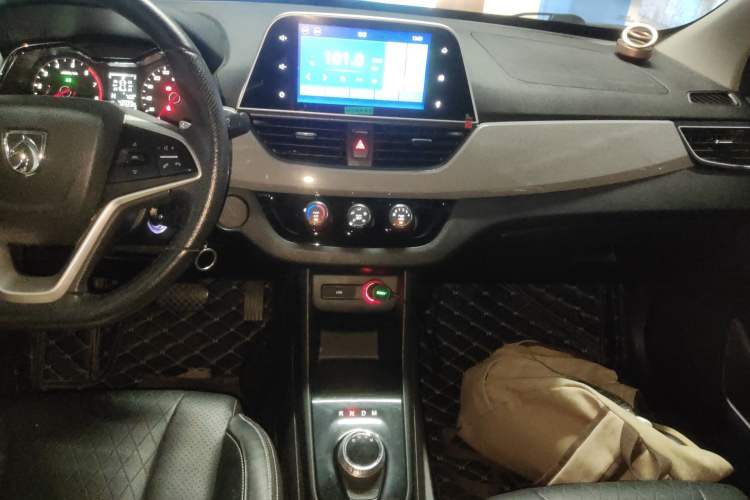 Used Baojun 310W 2018 1.5L Automatic Luxury Version China V Audio And AC Panel