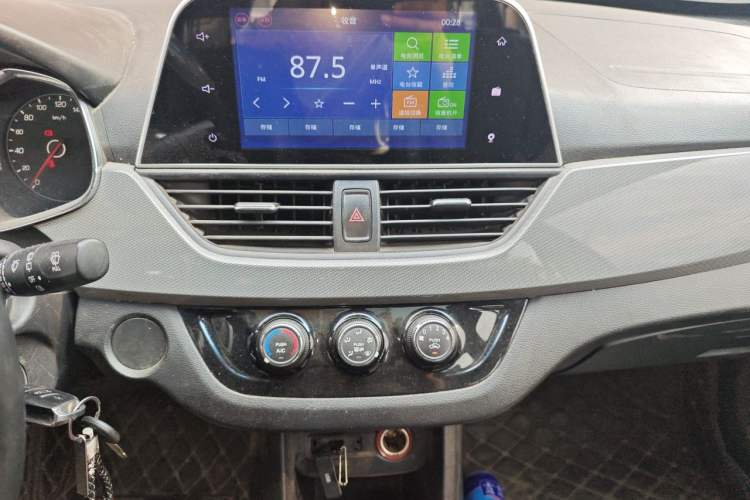 Used Baojun 310W 2018 1.5L Automatic Luxury Version China V Audio And AC Panel